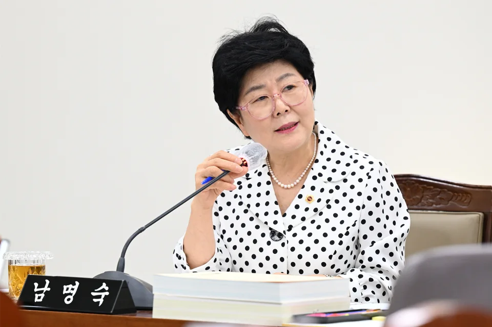 남명숙 부산시의원, 퐁피두 분관 중단·라 스칼라 초청 철회 환영 “시민 혈세와 부산의 문화적 미래를 위한 합리적 선택…지역 예술생태계 살리는 전환점 돼야” 보도자료 제공 이미지